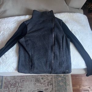 Alo fuzzy fitted sweater